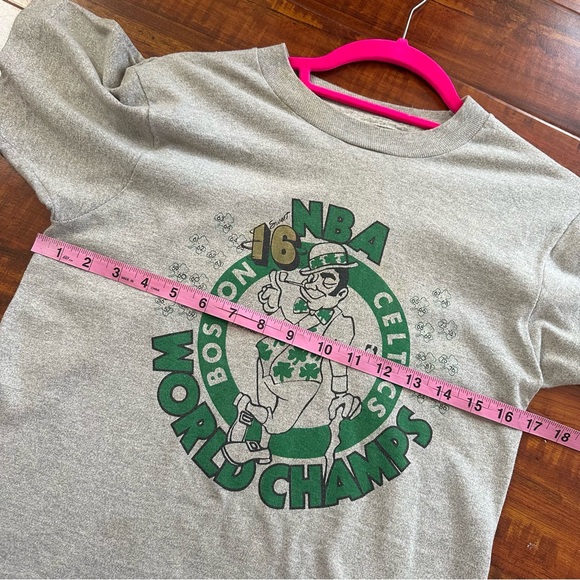 Vintage Boston celtics graphic tee - Picture 5 of 5